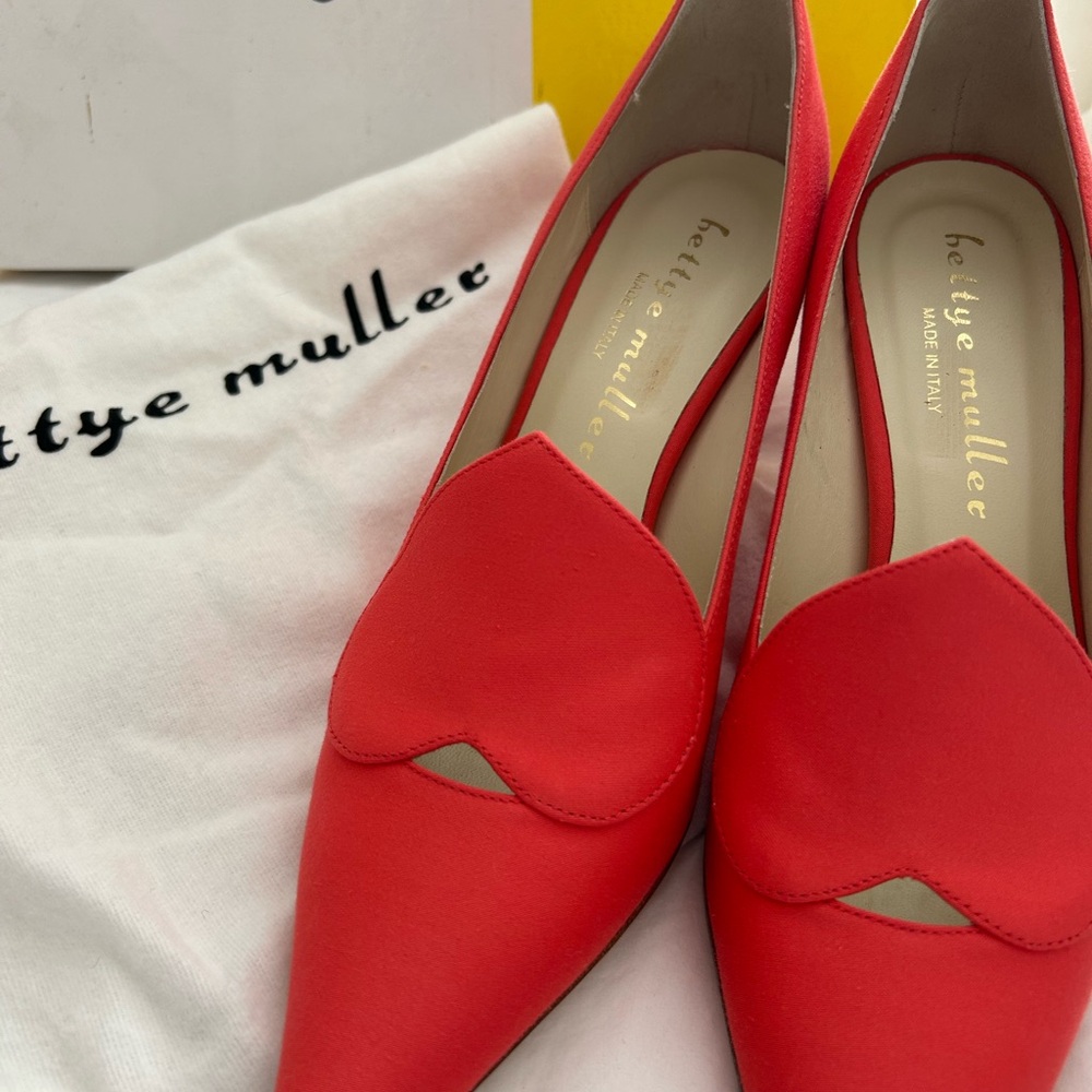Bettye Muller Vibrant Red heels w/ hearts 39.5 New